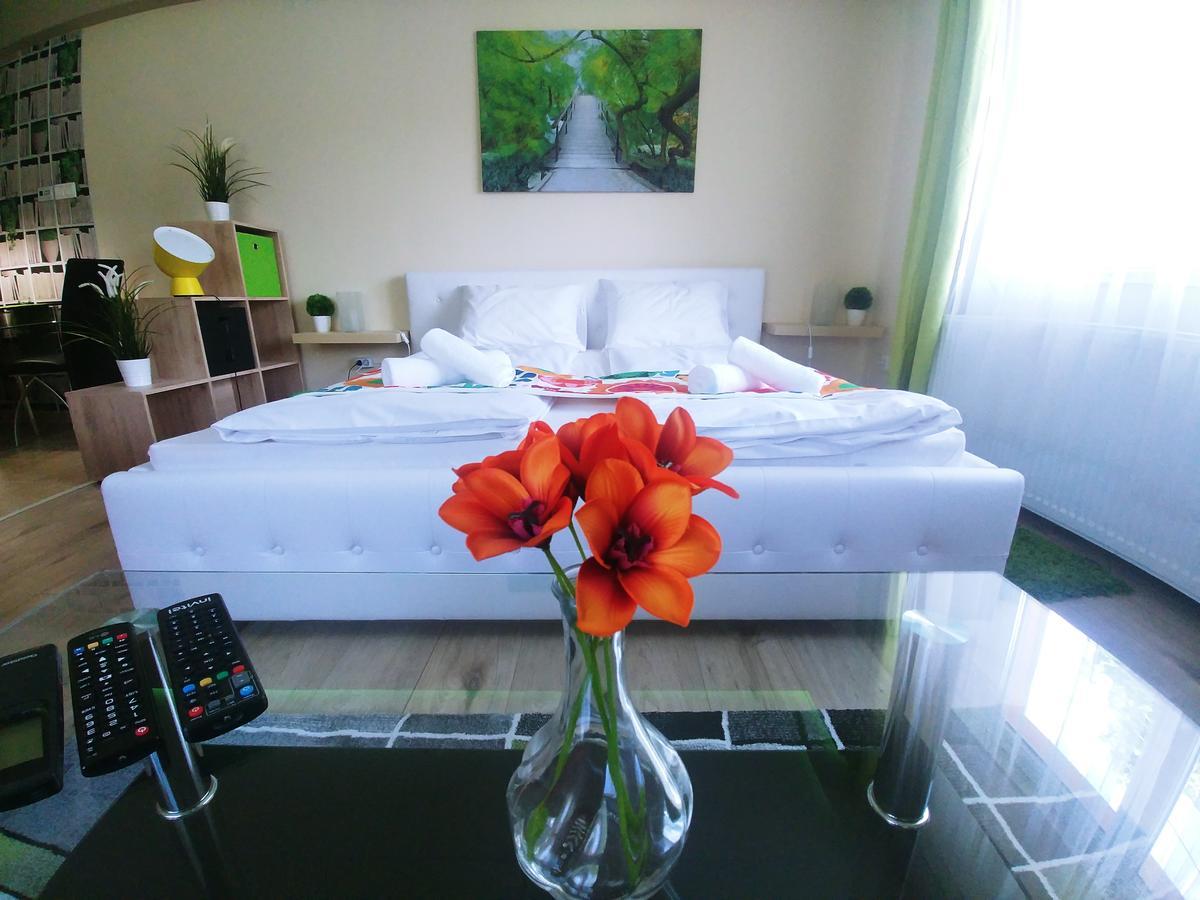 Sarok Apartmanhaz Makó Exterior foto