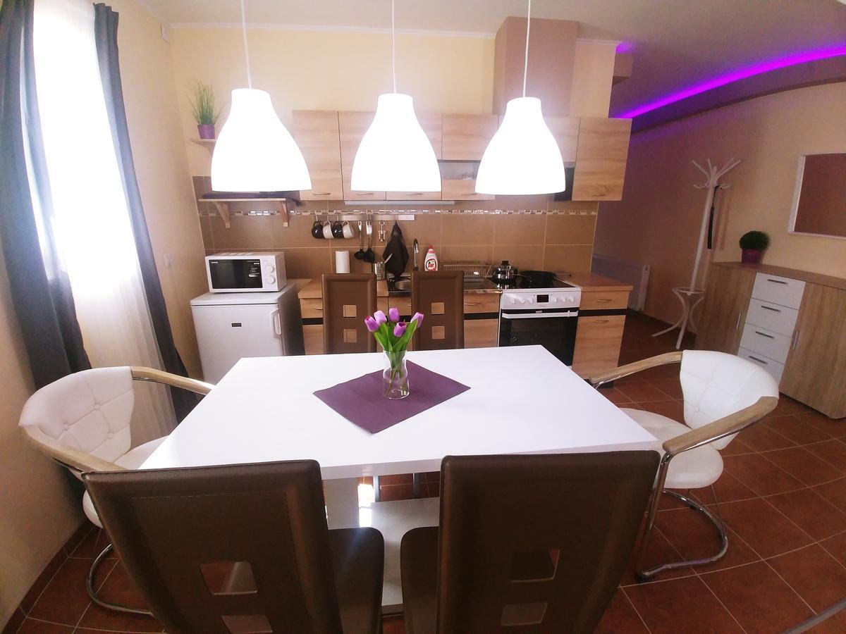 Sarok Apartmanhaz Makó Exterior foto