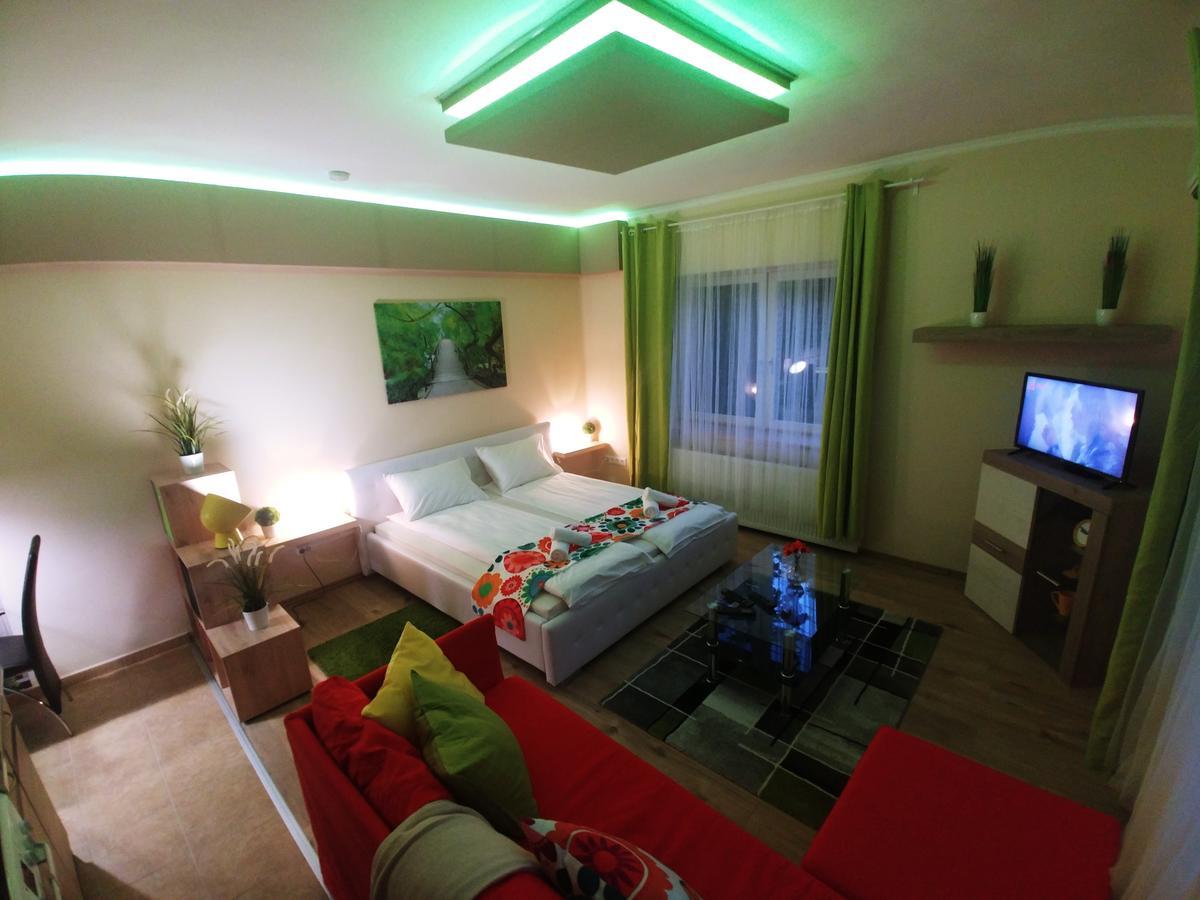 Sarok Apartmanhaz Makó Exterior foto